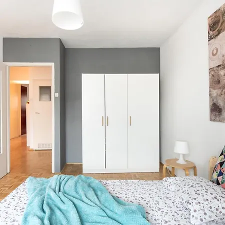Room, Inflancka 19 * Varsó