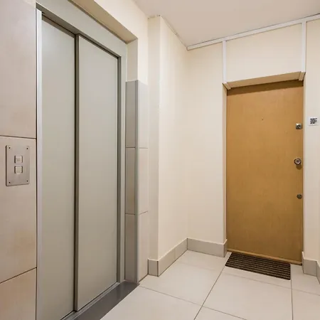 Room, Inflancka 19 * Varsó